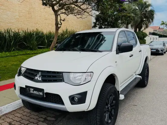 MITSUBISHI-L200 TRITON-2.4 HLS 4X2 CD 16V FLEX 4P MANUAL MITSUBISHI-L200 TRITON-2013