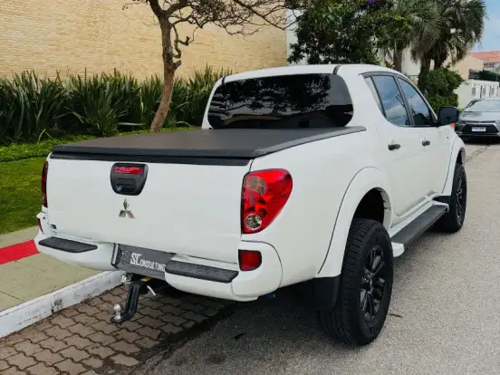 MITSUBISHI-L200 TRITON-2.4 HLS 4X2 CD 16V FLEX 4P MANUAL MITSUBISHI-L200 TRITON-2013