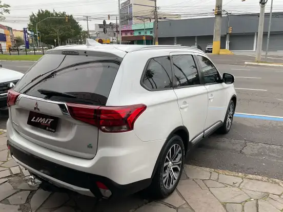 MITSUBISHI-OUTLANDER-2.0 COMFORT 16V GASOLINA 4P AUTOMÁTICO MITSUBISHI-OUTLANDER-2018