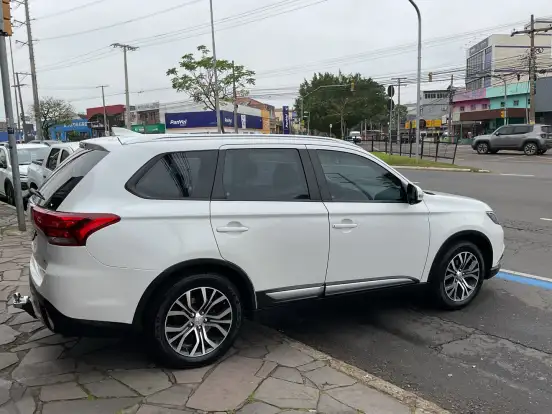 MITSUBISHI-OUTLANDER-2.0 COMFORT 16V GASOLINA 4P AUTOMÁTICO MITSUBISHI-OUTLANDER-2018
