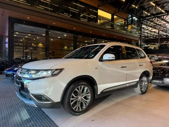 MITSUBISHI OUTLANDER 3.0 GT 4X4 V6 24V GASOLINA 4P AUTOMÁTICO MITSUBISHI OUTLANDER 3.0 GT 4X4 V6 24V GASOLINA 4P AUTOMÁTICO