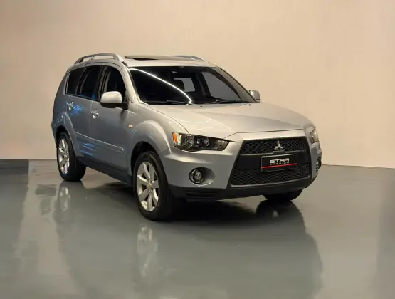 MITSUBISHI OUTLANDER 3.0 GT 4X4 V6 24V GASOLINA 4P AUTOMÁTICO MITSUBISHI OUTLANDER 3.0 GT 4X4 V6 24V GASOLINA 4P AUTOMÁTICO