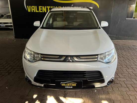 MITSUBISHI-OUTLANDER-3.0 GT 4X4 V6 24V GASOLINA 4P AUTOMÁTICO MITSUBISHI-OUTLANDER-2013