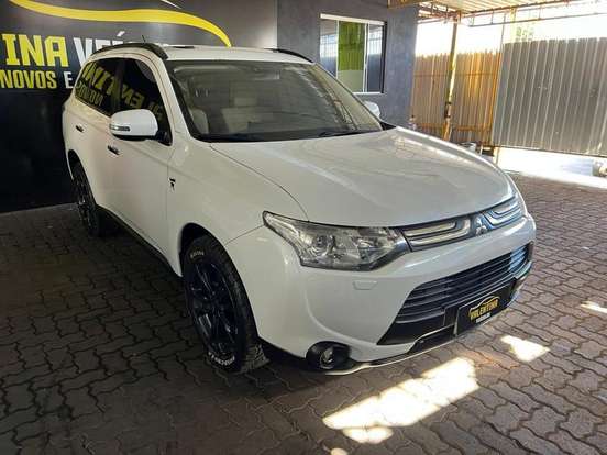 MITSUBISHI-OUTLANDER-3.0 GT 4X4 V6 24V GASOLINA 4P AUTOMÁTICO MITSUBISHI-OUTLANDER-2013