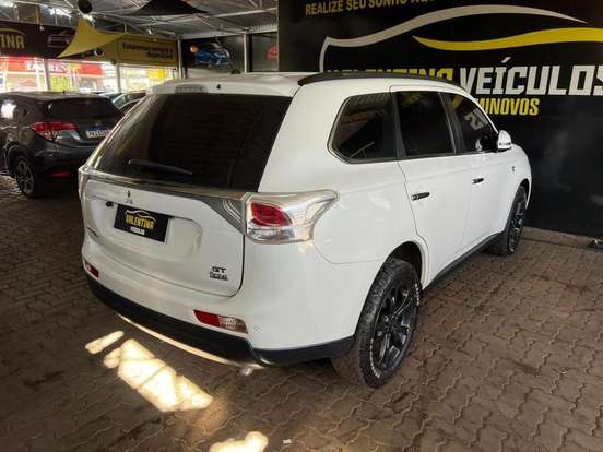 MITSUBISHI-OUTLANDER-2013