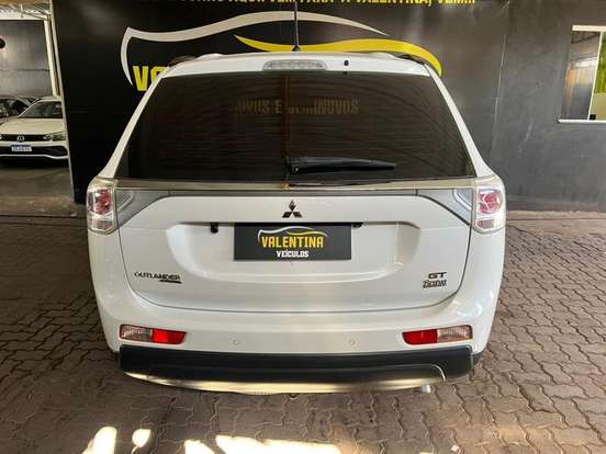 MITSUBISHI-OUTLANDER-2013