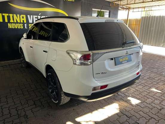 MITSUBISHI-OUTLANDER-3.0 GT 4X4 V6 24V GASOLINA 4P AUTOMÁTICO MITSUBISHI-OUTLANDER-2013