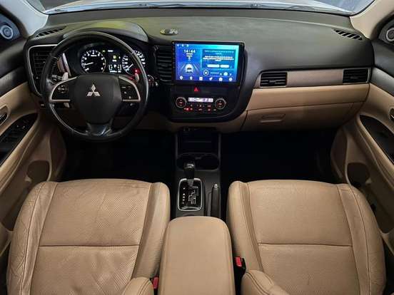 MITSUBISHI-OUTLANDER-3.0 GT 4X4 V6 24V GASOLINA 4P AUTOMÁTICO MITSUBISHI-OUTLANDER-2013