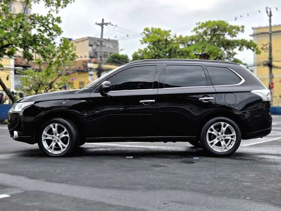 MITSUBISHI-OUTLANDER-3.0 GT 4X4 V6 24V GASOLINA 4P AUTOMÁTICO MITSUBISHI-OUTLANDER-2013