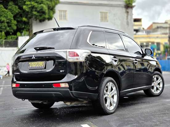 MITSUBISHI-OUTLANDER-2013