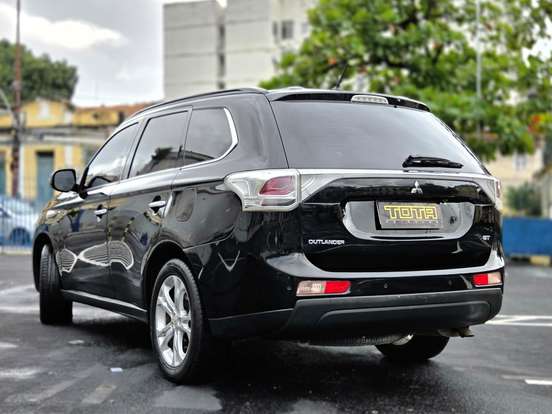 MITSUBISHI-OUTLANDER-2013