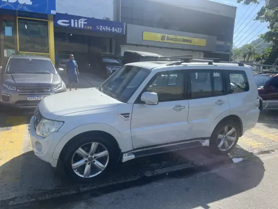 MITSUBISHI PAJERO FULL 3.2 HPE 4X4 16V TURBO INTERCOOLER DIESEL 4P AUTOMÁTICO MITSUBISHI PAJERO FULL 3.2 HPE 4X4 16V TURBO INTERCOOLER DIESEL 4P AUTOMÁTICO