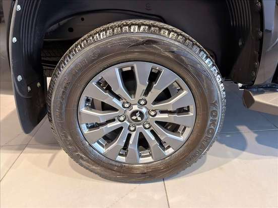 MITSUBISHI-TRITON-2025
