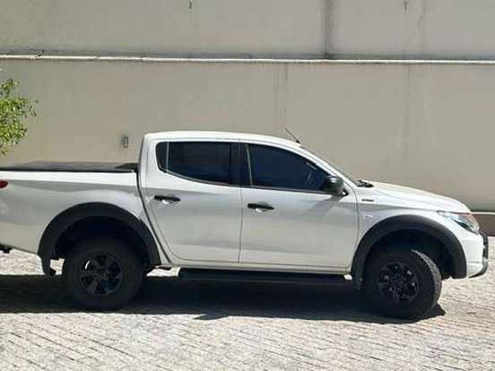 MITSUBISHI-L200 TRITON-2.4 16V TURBO DIESEL OUTDOOR GLS CD 4X4 AUTOMÁTICO MITSUBISHI-L200 TRITON-2021