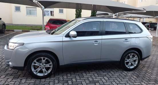 MITSUBISHI-OUTLANDER-2013