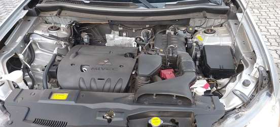 MITSUBISHI-OUTLANDER-2013