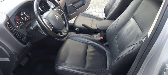 MITSUBISHI-OUTLANDER-2013