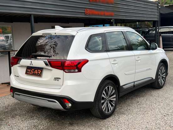 MITSUBISHI-OUTLANDER-2018