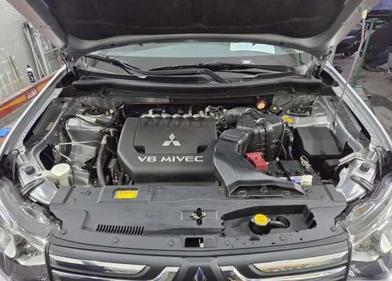 MITSUBISHI-OUTLANDER-2014