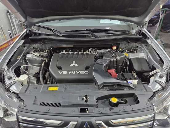 MITSUBISHI-OUTLANDER-3.0 GT 4X4 V6 24V GASOLINA 4P AUTOMÁTICO MITSUBISHI-OUTLANDER-2014