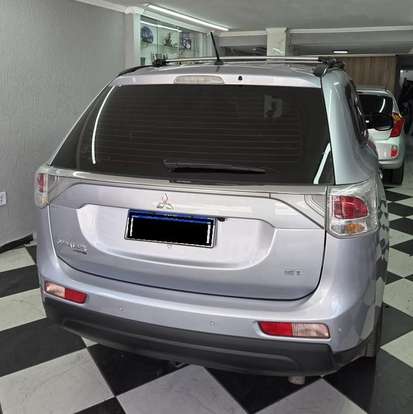 MITSUBISHI-OUTLANDER-2014