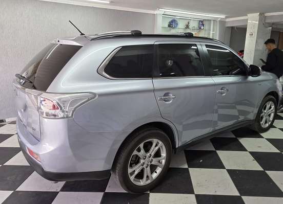 MITSUBISHI-OUTLANDER-2014