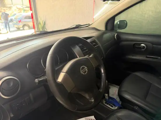 NISSAN-LIVINA-1.8 SL 16V FLEX 4P AUTOMÁTICO NISSAN-LIVINA-2011