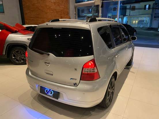 NISSAN-LIVINA-2013
