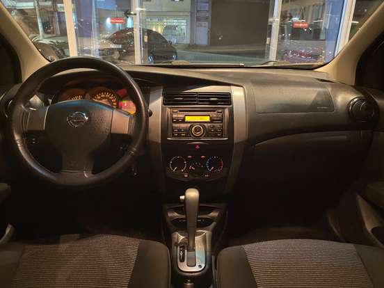NISSAN-LIVINA-2013