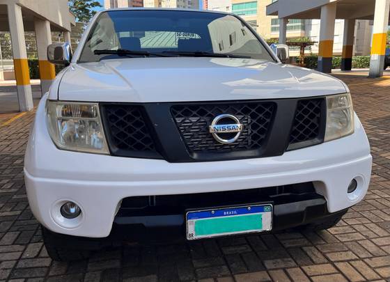 NISSAN FRONTIER 2.5 LE 4X4 CD TURBO ELETRONIC DIESEL 4P MANUAL