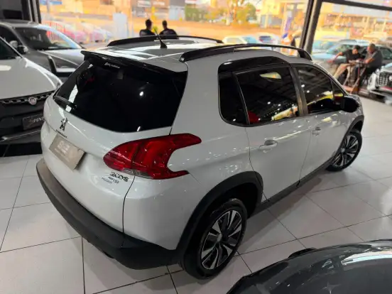 PEUGEOT-2008-2021