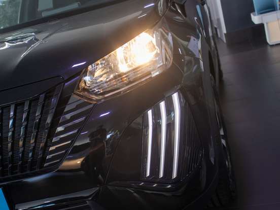 PEUGEOT-2008-1.0 TURBO 200 FLEX ACTIVE CVT PEUGEOT-2008-2025