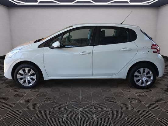 PEUGEOT-208-2015