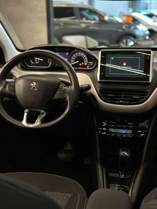 PEUGEOT-208-2020