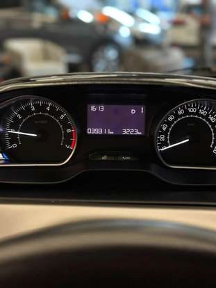 PEUGEOT-208-2020