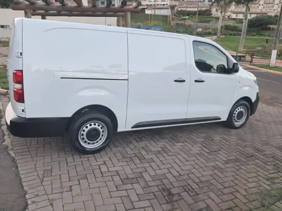 PEUGEOT-EXPERT-2021