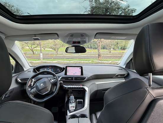 PEUGEOT-5008-2018