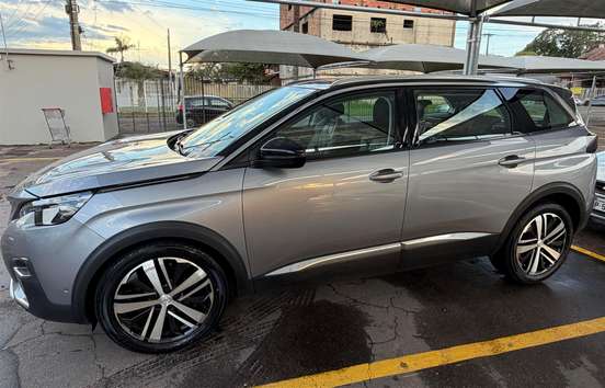 PEUGEOT-5008-2018