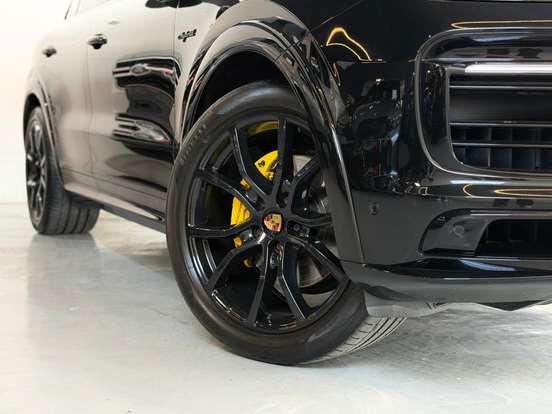 PORSCHE-CAYENNE-2023