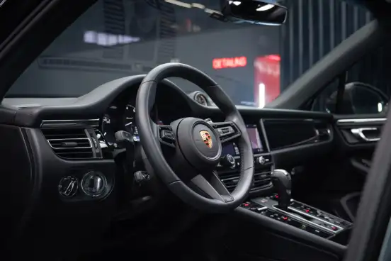 PORSCHE-MACAN-2025