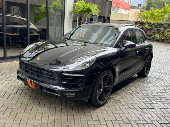 PORSCHE-MACAN-2017