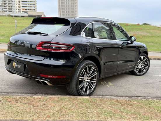 PORSCHE-MACAN-2016