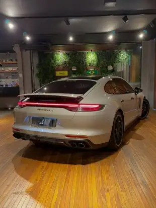 PORSCHE-PANAMERA-2023