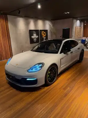 PORSCHE-PANAMERA-2023