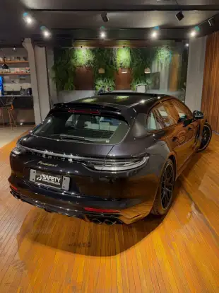 PORSCHE-PANAMERA-2023