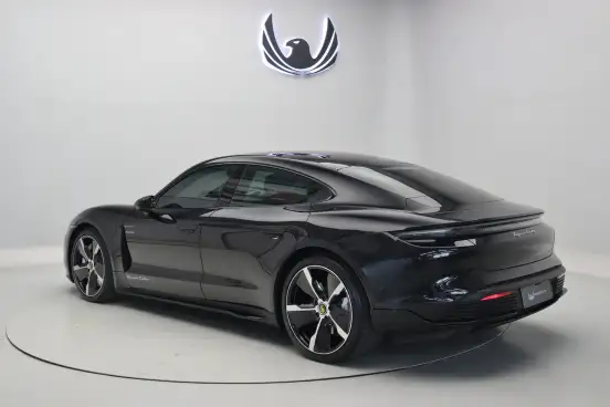 PORSCHE-TAYCAN-2023