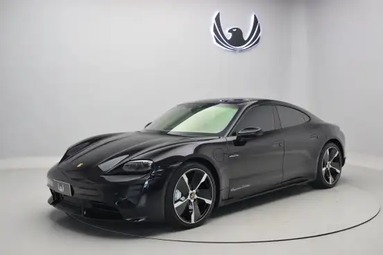 PORSCHE-TAYCAN-2023