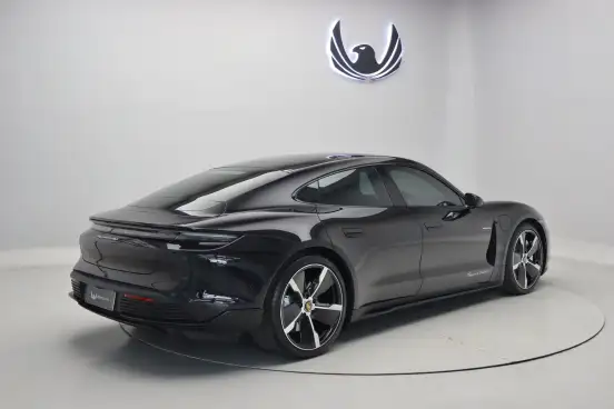 PORSCHE-TAYCAN-2023