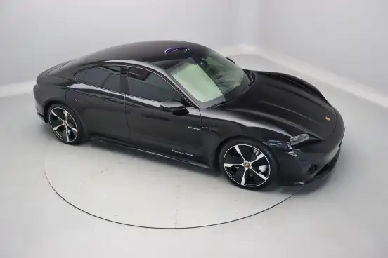 PORSCHE-TAYCAN-2023
