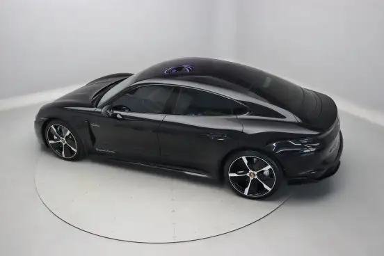 PORSCHE-TAYCAN-2023